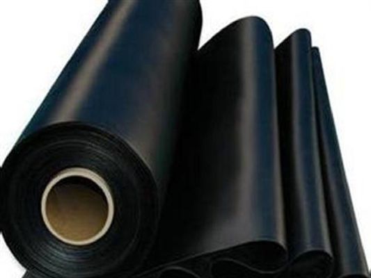 Geomembrana de superfície lisa de HDPE para construção de lagos e túneis de aterros 50m-200m Resistente a produtos químicos