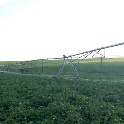 Agricultura Característica de plástico Material fácil Água Tipo de origem Centro de serviço ISO cobertura Máquina de irrigação de ponta