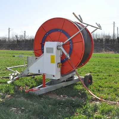 Sistema automático de irrigação de viagem com monitoramento remoto e arma de pulverização de metal