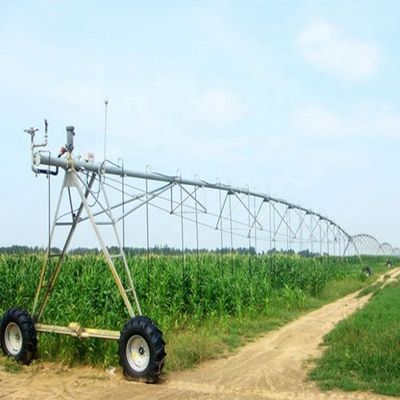2023 Irrigação de movimento lateral Alta rigidez 3800 KG Sistema de irrigação por pivô central para motores automáticos