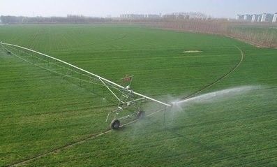 Instalação de irrigação por pivô de metal de 230 kg por superior Farm Irrigation Tech A solução para o crescimento ideal das culturas