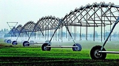 Instalação de irrigação por pivô de metal de 230 kg por superior Farm Irrigation Tech A solução para o crescimento ideal das culturas