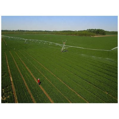 2024 Granja de alfafa Agricultura Centro de monitoramento remoto Sistema de irrigação pivô com estilo de reboque lateral móvel