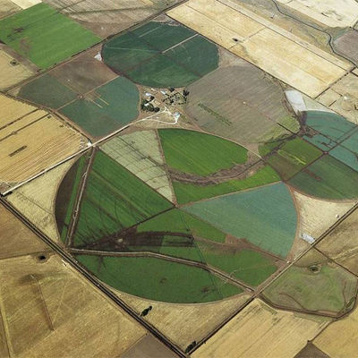 Centros de economia de água e irrigação por pivô