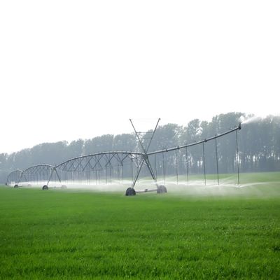 Agricultura avançada IoT Sistema de irrigação de fazenda redonda de poupança de energia para trigo soja milho