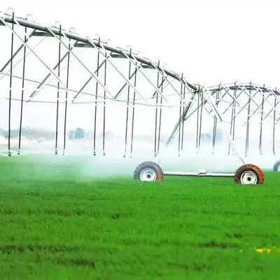 Fazendas incomparáveis com sistema de irrigação centrífugo e sprinkler de economia de água