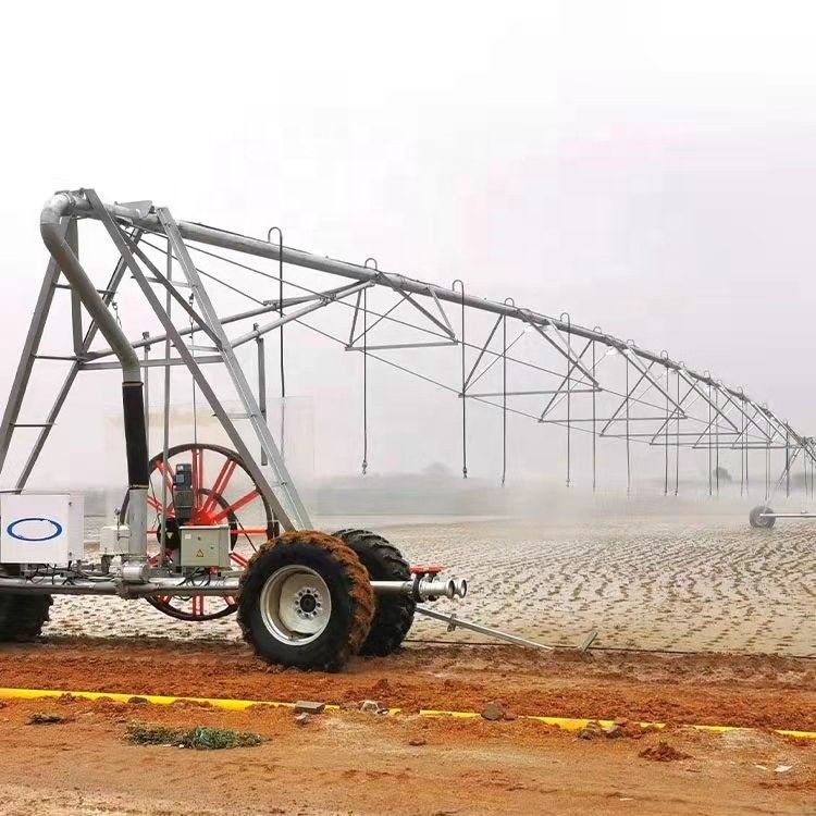 Agricultura revolucionária e ecológica Fazenda de batatas Alfalfa Centro de campo Sistema de irrigação pivot com energia solar